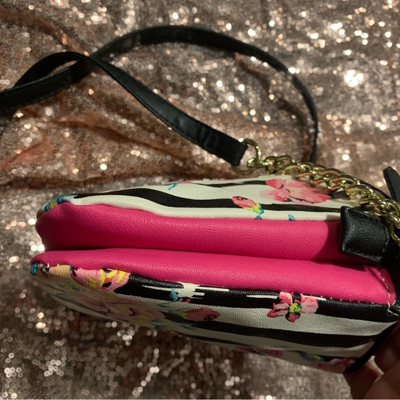 Betsey Johnson Sling Bag - Picture 6 of 7